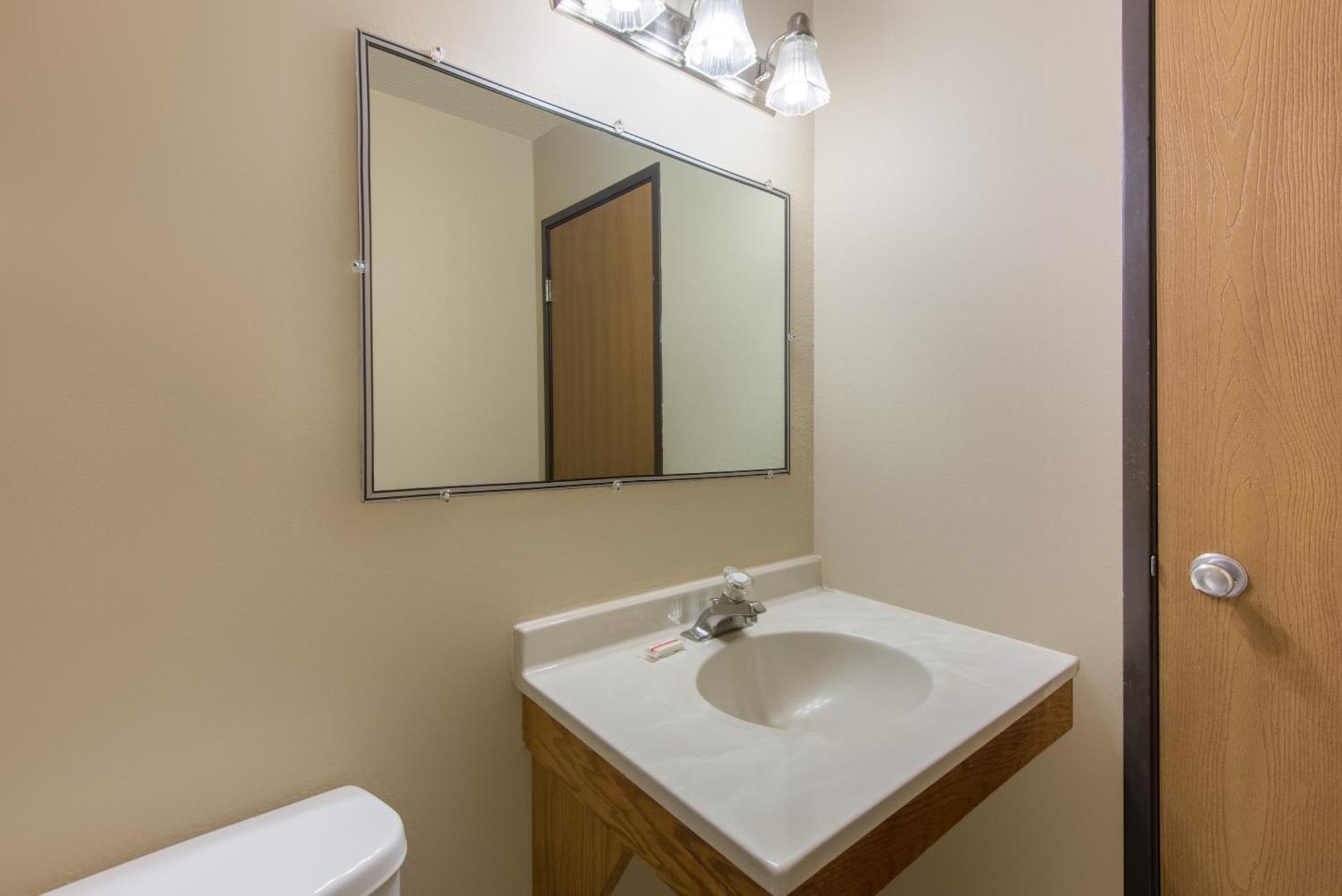 Super 8 By Wyndham Youngstown/Austintown Room photo
